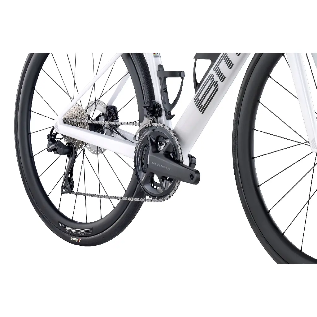 roadmachine-01-four-metallic-white-7-1872760.webp